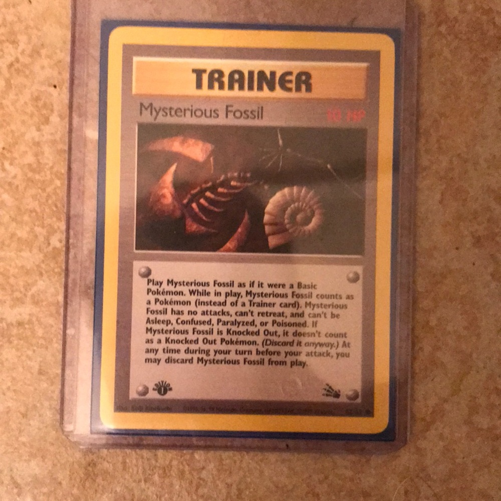 1st edition mysterious fossil Pokémon card